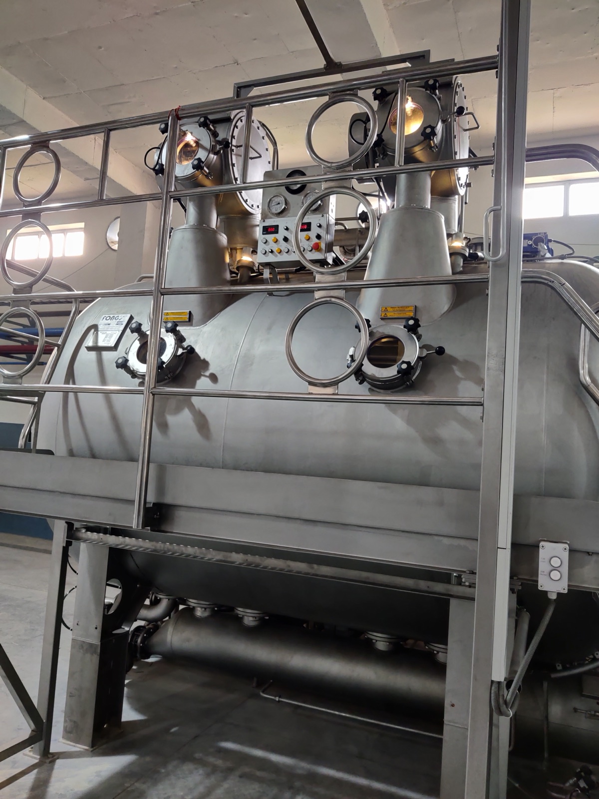 Industrial textile dyeing machines